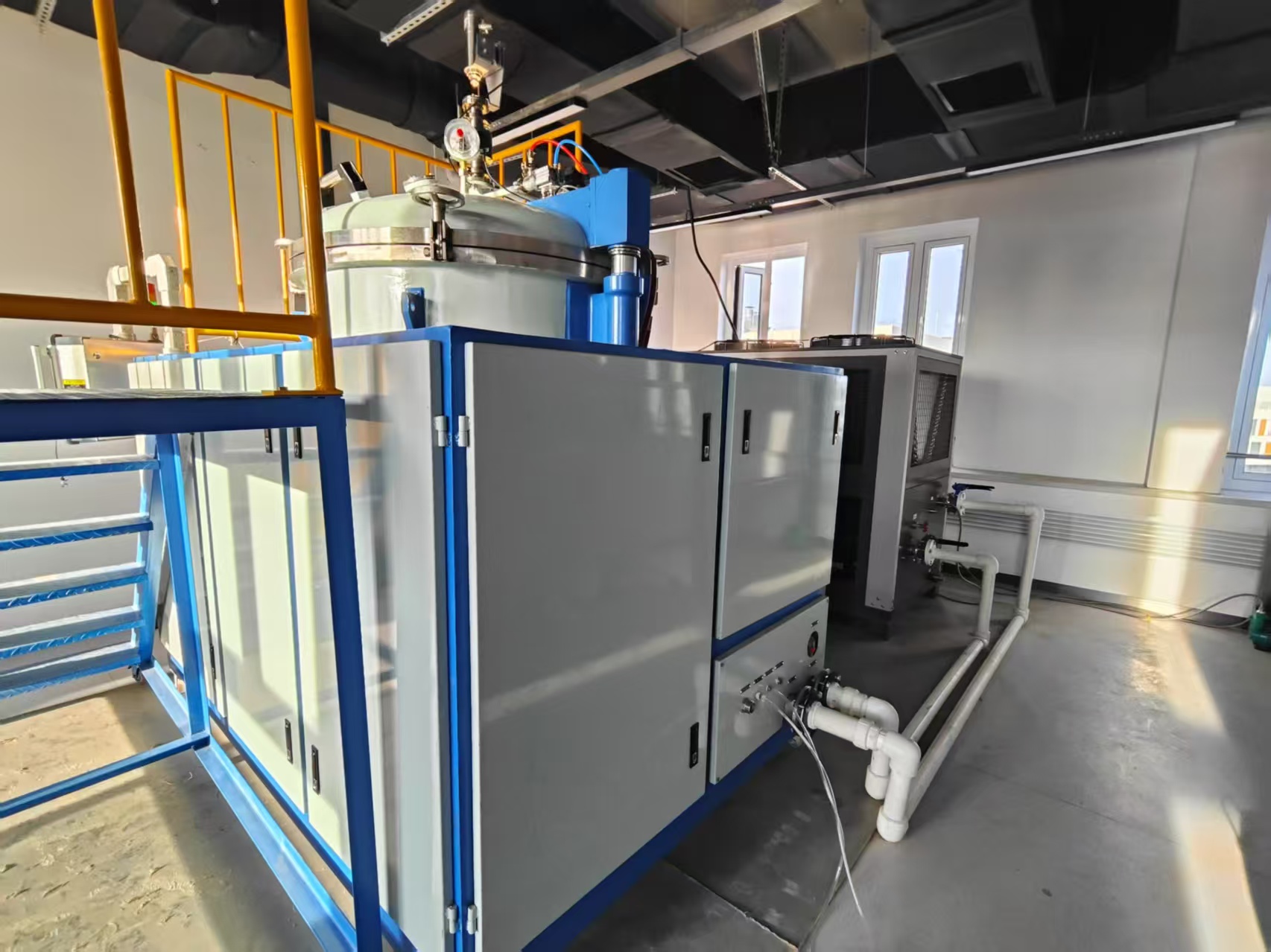 ما هي تدابير الطوارئ المتاحة للأخطاء في استخدام أفران الرسم البياني ذات درجة الحرارة العالية؟